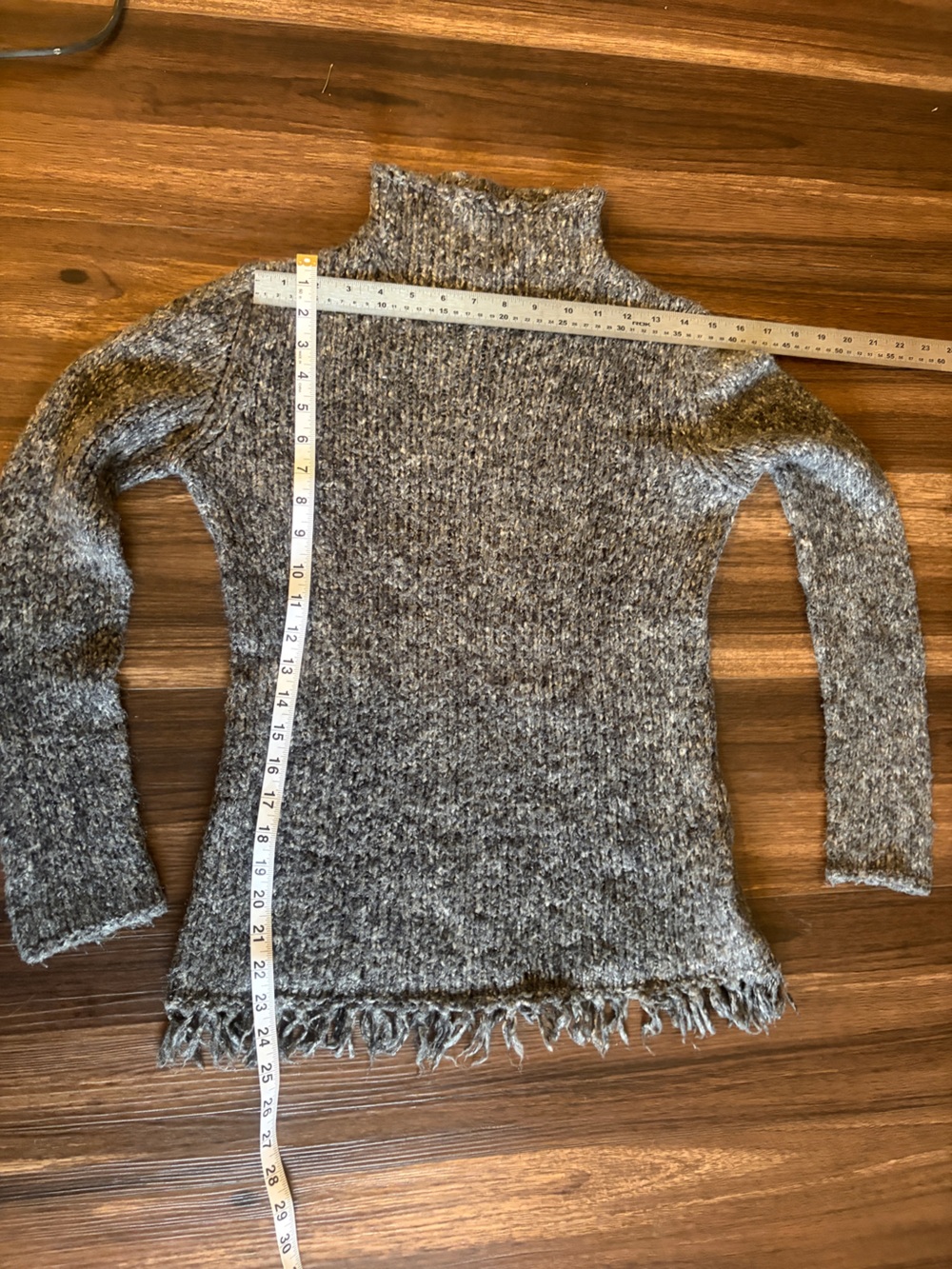Y2K Women’s Gray Fringe Hem Knit Sweater - Picture 12 of 13